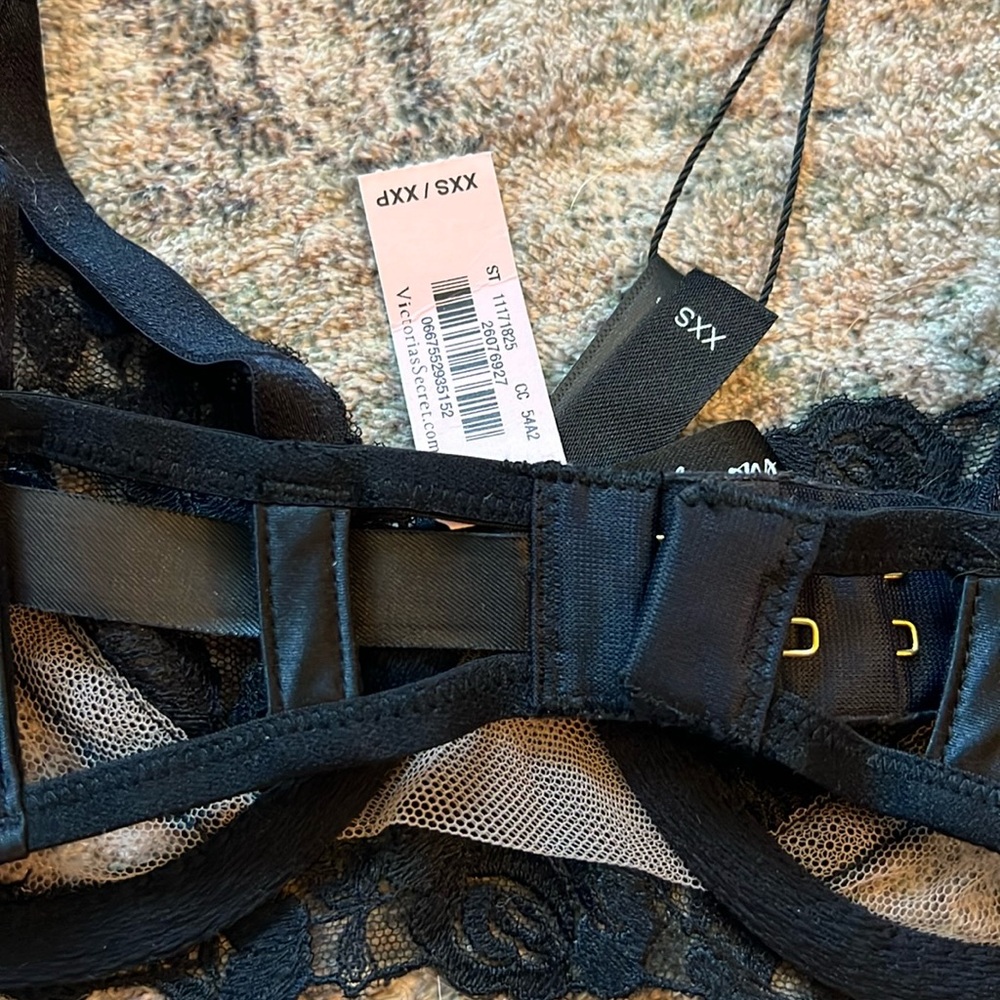 NWT for love & lemons black rose petal lace bra & thong set - Picture 10 of 11